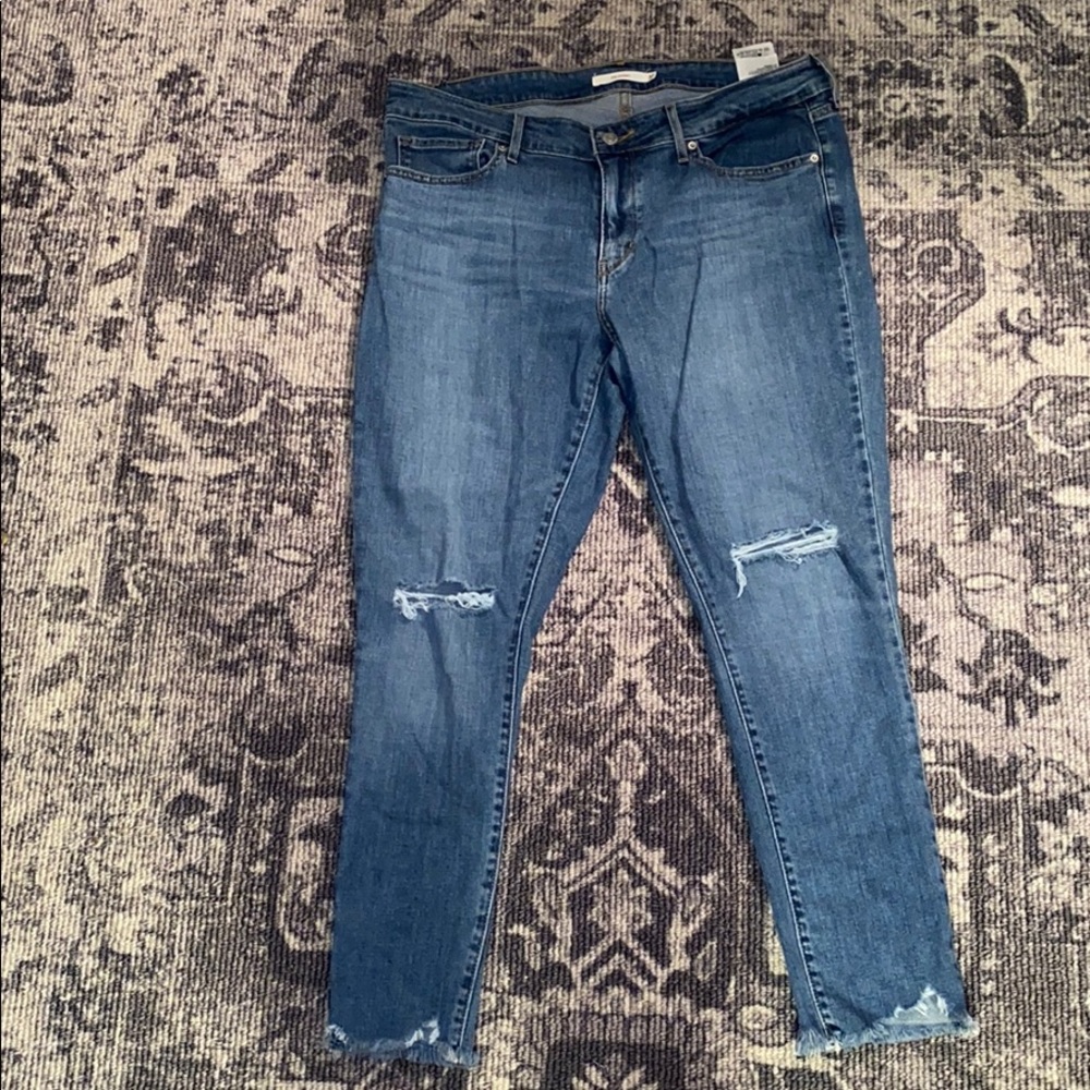 Levi’s 711 Skinny Jeans